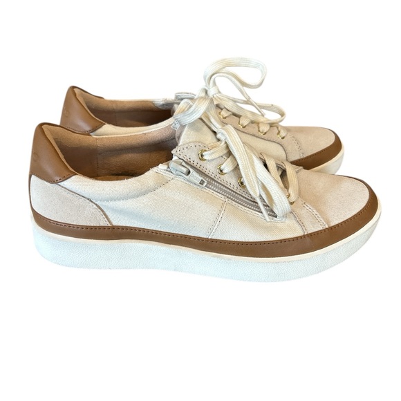 Vionic Women’s Size 8 Mayra Suede Sneaker in Cream - Picture 2 of 7